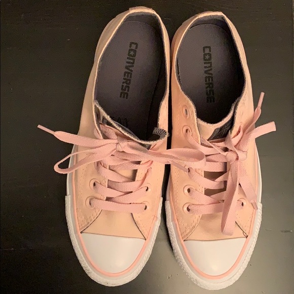 Women’s size 7 Converse shoes Light Pink - Picture 1 of 7